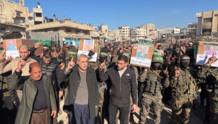 القسام تشيع 5 من قادتها وسط حشود وتكبيرات وهتافات غاضبة (شاهد)