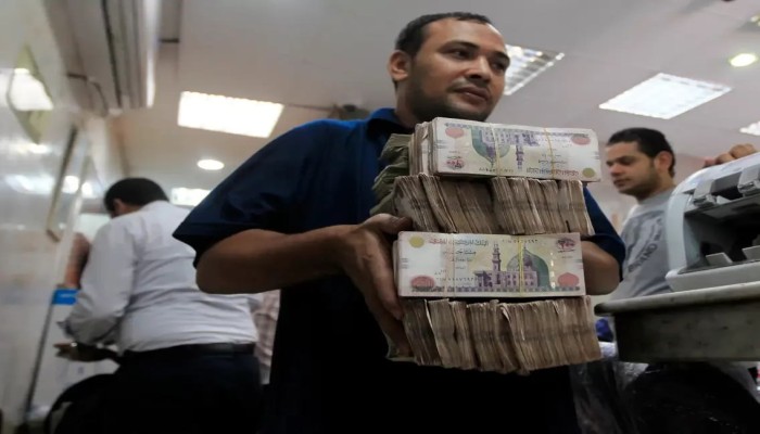 ضغط غير مسبوق.. حكومة السيسي مطالبة بسداد 43 مليار دولار ديون خارجية في 9 أشهر