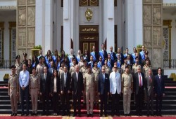 مراقبون: تعيينات المعلمين تكرس السيطرة العسكرية على الجانب المدني من الدولة