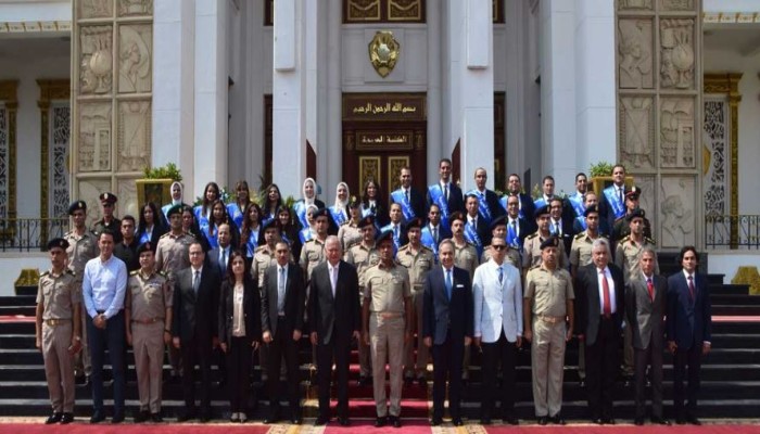 مراقبون: تعيينات المعلمين تكرس السيطرة العسكرية على الجانب المدني من الدولة