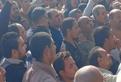 "ازاي نعيش في الغلا ده؟".. إضراب الآلاف من عمال سيراميكا إينوفا وسط تجاهل رسمي وتعنت إداري