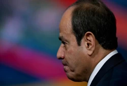 ميدل إيست آي: هكذا يمكن أن يؤدي عقد من الفشل تحت حكم السيسي إلى انهياره السياسي