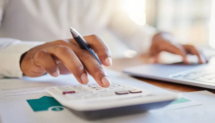 أهم 6 إستراتيجيات لإدارة الميزانية في العشرينيات من العمر