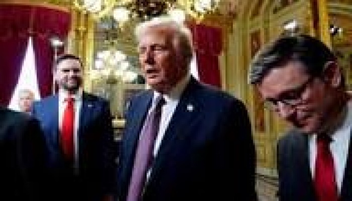 ديفيد هيرست: ترامب يمنح نتنياهو ضوءًا أخضر لتفجير المنطقة