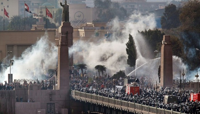 جمعة الغضب: 28 يناير 2011 لحظة انكسار الشرطة وصمود الثوار (فيديوهات)