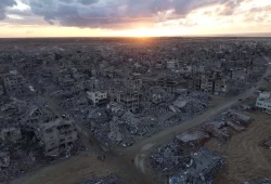 فرق الطوارئ الفلسطينية تستخرج أشلاء 17 شخصاً من تحت الأنقاض في رفح
