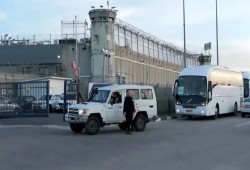 الاحتلال يؤخر الإفراج عن الدفعة الثالثة من الأسرى الفلسطينيين