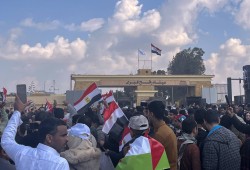 حشود بأوامر أمنية.. لماذا سمح السيسي بتظاهرات رفض تهجير الفلسطينيين في رفح ومنعها بالقاهرة؟