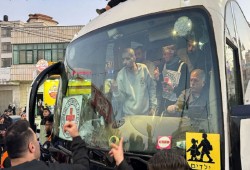 تركيا تستقبل 50 من 99 أسيرا .. موقع عبري: القاهرة تطالب "حماس" بثمن وجود الأسرى على أراضيها!