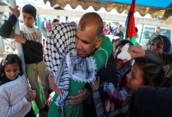 سجون الاحتلال: الأسرى الفلسطينيون يتعرضون لـ "تعذيب منهجي" قبل الإفراج عنهم