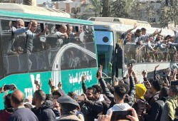 أسير فلسطيني محرر يروي ممارسات "التجويع المتعمد" في السجون الإسرائيلية