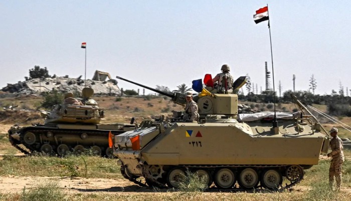 وزير الدفاع يشدد على الجاهزية القتالية للجيش الثالث الميداني بسيناء