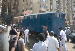 أديب يدعو لحملات إطلاق المعتقلين السياسيين.. والسيسي يرد بحبس العشرات!