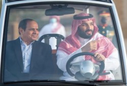 حوّل القمة للقاء "أخوي".. هل يستثني "بن سلمان" أمير قطر من لقائه الودي الخماسي في الرياض؟