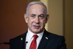 نتنياهو يقتحم منزلًا فلسطينيًا في مخيم طولكرم للاجئين