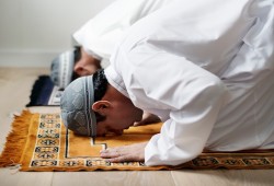 دون ضغط أو إجبار.. كيف تحبّب طفلك في صيام رمضان؟