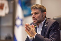 سموتريش: إسرائيل تستعد لاحتلال غزة بدعم من إدارة ترامب