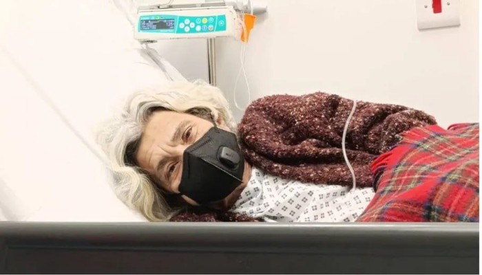 150 يومًا من الإضراب.. والدة الناشط علاء عبد الفتاح في المستشفى وسط ضغوط دولية متزايدة
