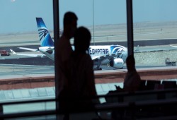 الفوضى وانهيار الخدمات بمطار القاهرة هل تكون الباب الأسرع للبيع والخصخصة!