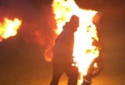 شاب يشعل النار في نفسه أمام مسجد بالشيخ زايد بالجيزة والفقر أبرز الأسباب