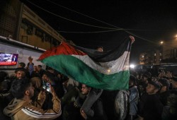 ميدل إيست مونيتور: من سيحكم غزة بعد الفجر؟