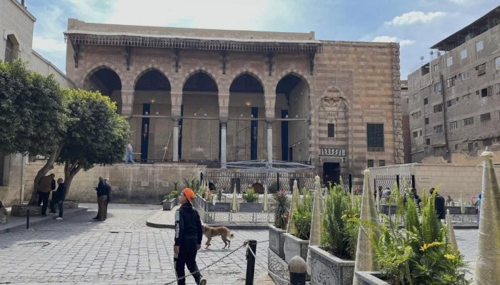 تأجير موقع أثري في شارع المعز وتحويله إلى مطعم!!