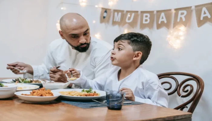 سنة أولى صيام.. 7 وسائل لتحفيز طفلك لشهر رمضان