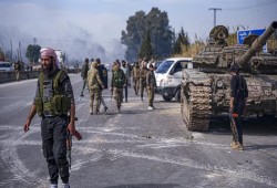 اشتباكات عنيفة في الساحل السوري وسط تحركات عسكرية مكثفة