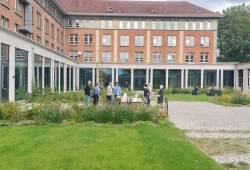 لوموند: هل تستهدف فرنسا المدارس الإسلامية الخاصة؟