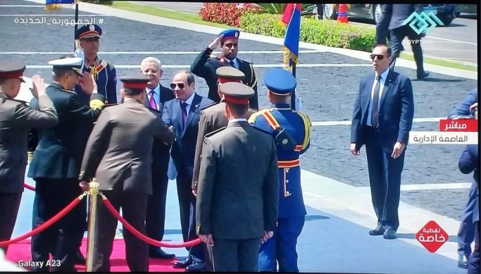 بلطجي مدينة الفردوس عميد بالجيش.. اعتدى على مواطن وحطم سيارته! (فيديوهات)