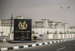 الحبس الانفرادي قد يستمر لسنوات في سجون مصر