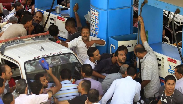 عيدية السيسي للمصريين: رفع أسعار الوقود ثلاث مرات حتى نهاية العام!!