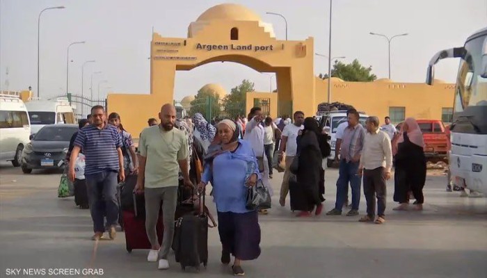 لتسول مساعدات الغرب...حكومة السيسي تحصر أعداد اللاجئين بمصر