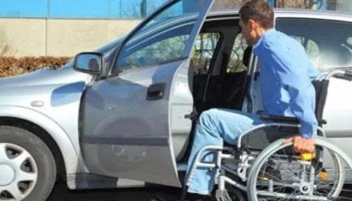 حوكمة أم وقف حال؟.. الحكومة تضع شروط تعجيزية لاستيراد سيارات المعاقين