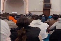 سيدات يجلسن بجوار الرجال.. محاضرة مصطفى حسني في مسجد آل منصور بكمبوند باديا تثير الجدل