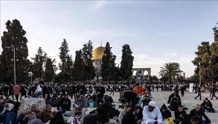 75 ألف فلسطيني يؤدون الجمعة الأخيرة من رمضان بالمسجد الأقصى