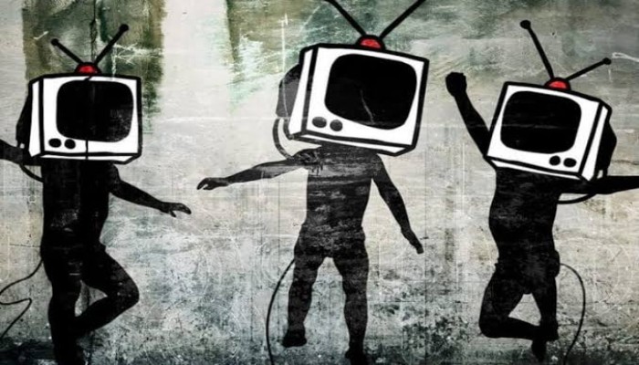الإعلام والسياسة في مصر... بين الحرية والتوجيه