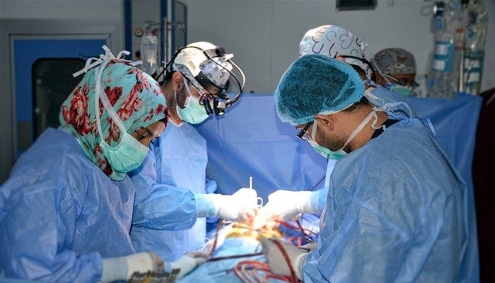 اعتداء عنيف على طبيب  بمستشفى حكومي بحلوان يعيد الجدل حول حماية الطواقم الطبية
