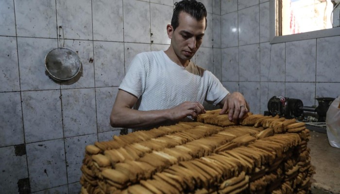 ارتفاع الأسعار بنسبة 35%.. عزوف عن شراء حلويات وملابس العيد رغم التخفيضات