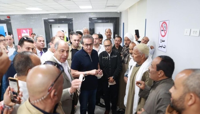 بالفيديو|| وزير الصحة يطالب مريضاً بشكر الحكومة بدلاً من الشكوى !!