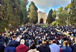 120 ألف مصل يصدحون بـ تكبيرات وتهليلات صلاة العيد في الأقصى رغم التضييق