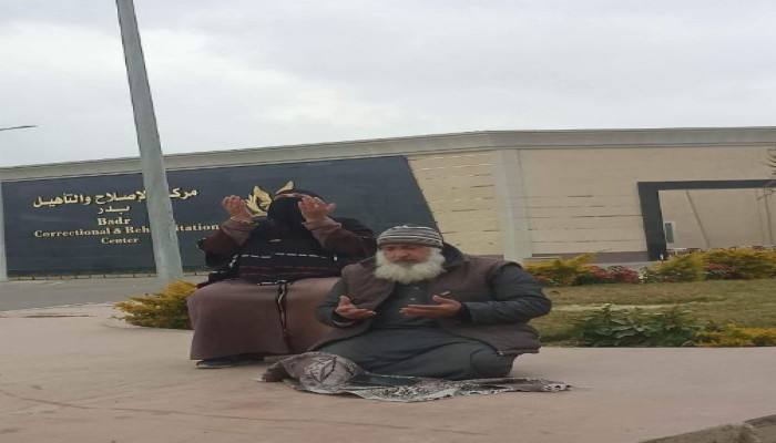عيدهم ترحيل وتدوير.. تهم وقضايا ملفقة لـ 8 معتقلين وتغريب 19 آخرين