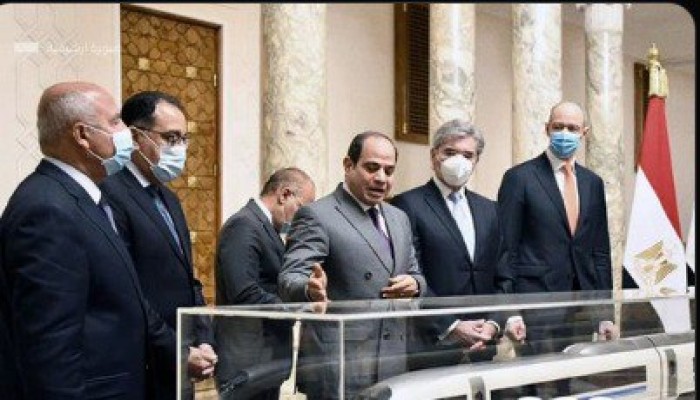 شاهد|| غضب من اقتراض السيسي 318 مليون يورو لتمويل إنشاء شبكة القطار الكهربائي السريع!!!؟