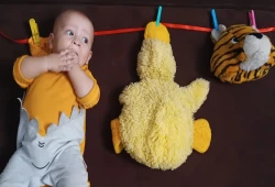 الحرب على غزة... وُلِد ابني في عالم يشتعل نيرانًا