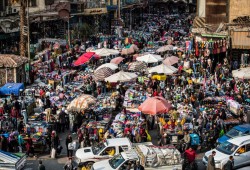 تسونامي جمركي يضرب الاقتصاد... صادرات مهددة والجنيه في مرمى النيران