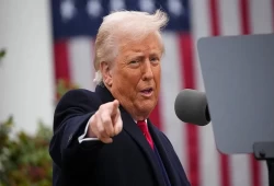 أوقفها 90 يومًا على هؤلاء.. ترامب: "زعماء العالم يقبّلون مؤخرتي لتخفيض الرسوم الجمركية!"