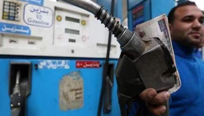 المواطنون يدفعون ثمن سياسات السيسي.. أسعار الوقود تُشعل موجة غلاء جديدة!