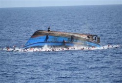 بالفيديو...مصرع وفقدان 15 مصريًا في غرق مركب هجرة غير شرعية قبالة السواحل الليبية