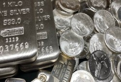 الفضة تلاحق الذهب... الجنيه الفضة يصل إلى 444 جنيهًا