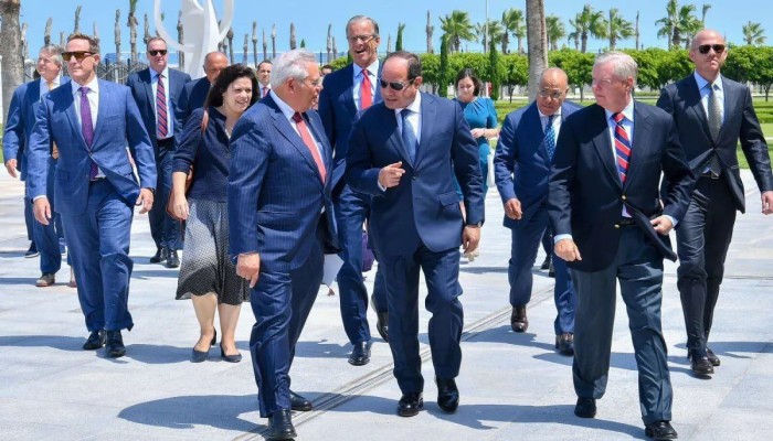 عملاء السيسي يتساقطون.. زوجة السيناتور الأمريكي مينينديز اخرهم